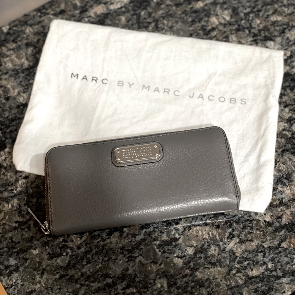 Marc By Marc Jacobs Gray Leather Wallet